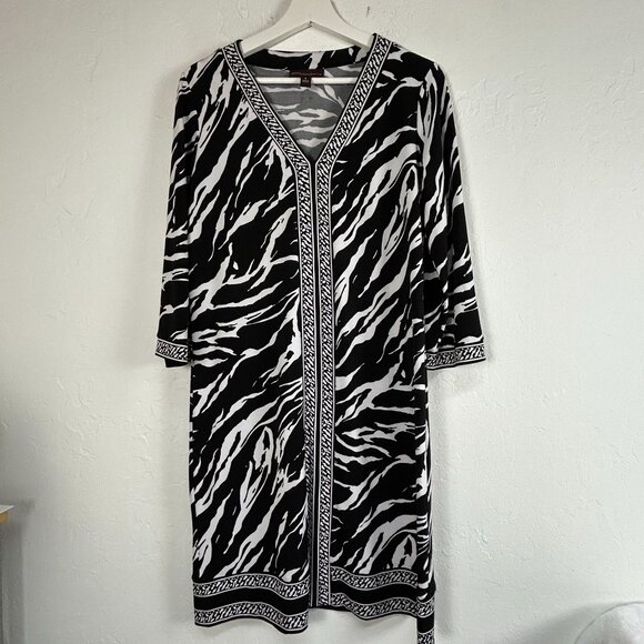 Dana Buchman Signature Black White Zebra Print V-Neck Shift Dress Small Stretch - Picture 1 of 8